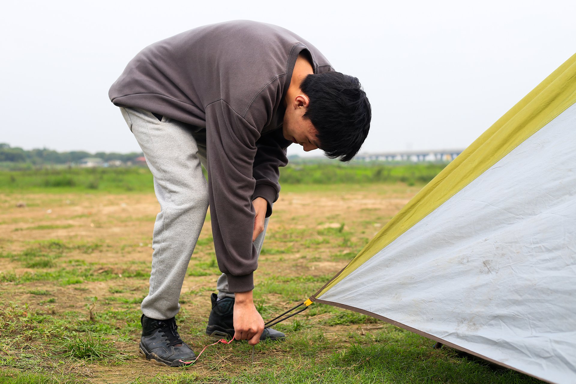 Dân Hà Nội cắm trại ven sông trở lại sau những ngày tránh dịch - Ảnh 3. Dân Hà Nội cắm trại ven sông trở lại sau những ngày tránh dịch - Ảnh 3.