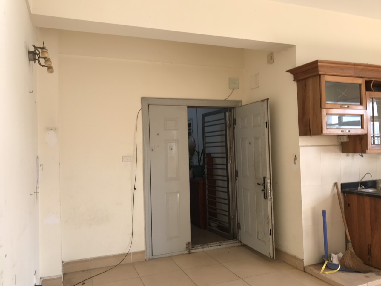 Căn hộ 90m² sở hữu vẻ đẹp đơn giản nhưng vô cùng ấn tượng sau khi cải tạo tại Sài Đồng - Ảnh 2. Căn hộ 90m² sở hữu vẻ đẹp đơn giản nhưng vô cùng ấn tượng sau khi cải tạo tại Sài Đồng - Ảnh 2.