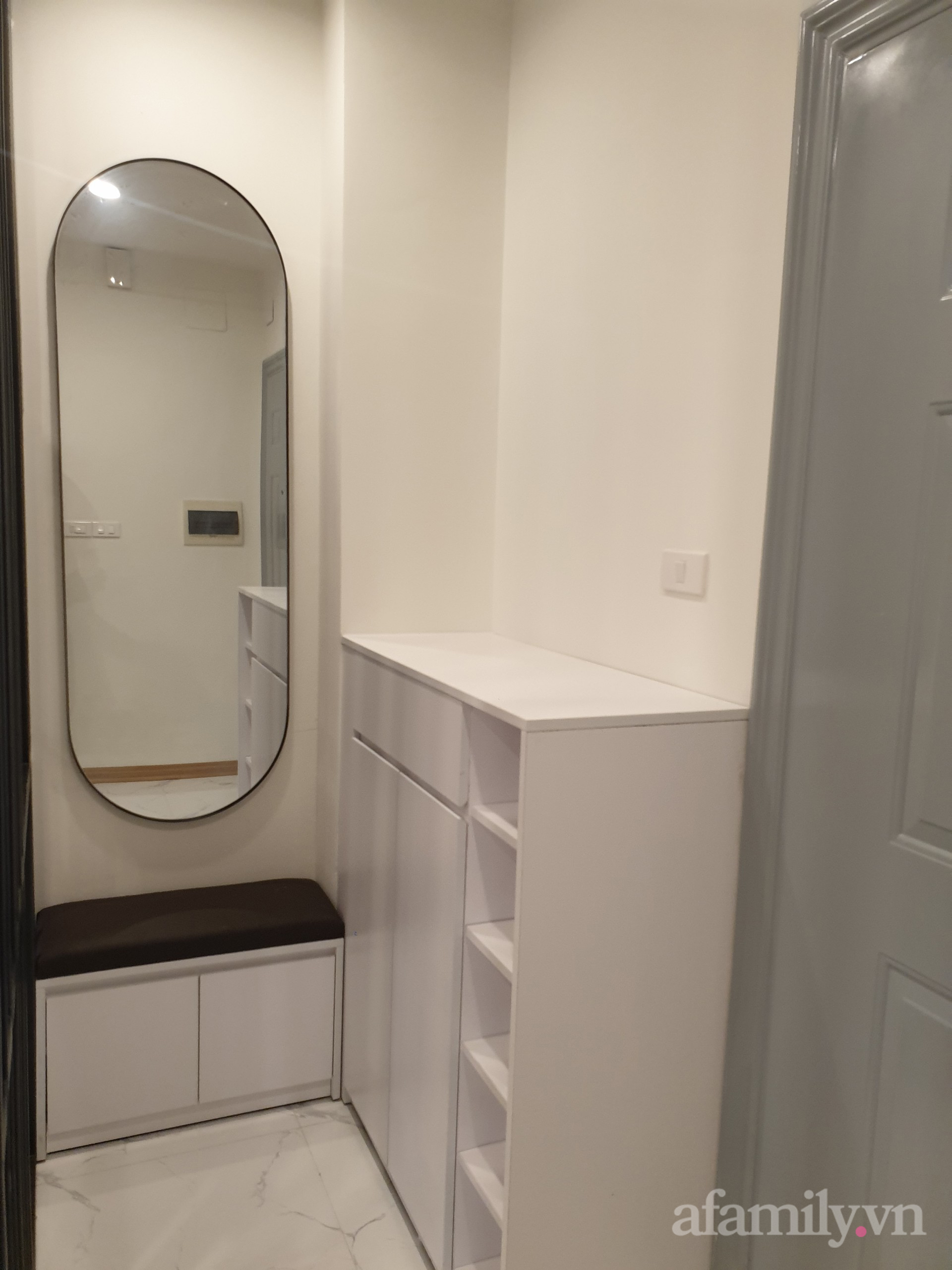 Căn hộ 90m² sở hữu vẻ đẹp đơn giản nhưng vô cùng ấn tượng sau khi cải tạo tại Sài Đồng - Ảnh 4. Căn hộ 90m² sở hữu vẻ đẹp đơn giản nhưng vô cùng ấn tượng sau khi cải tạo tại Sài Đồng - Ảnh 4.