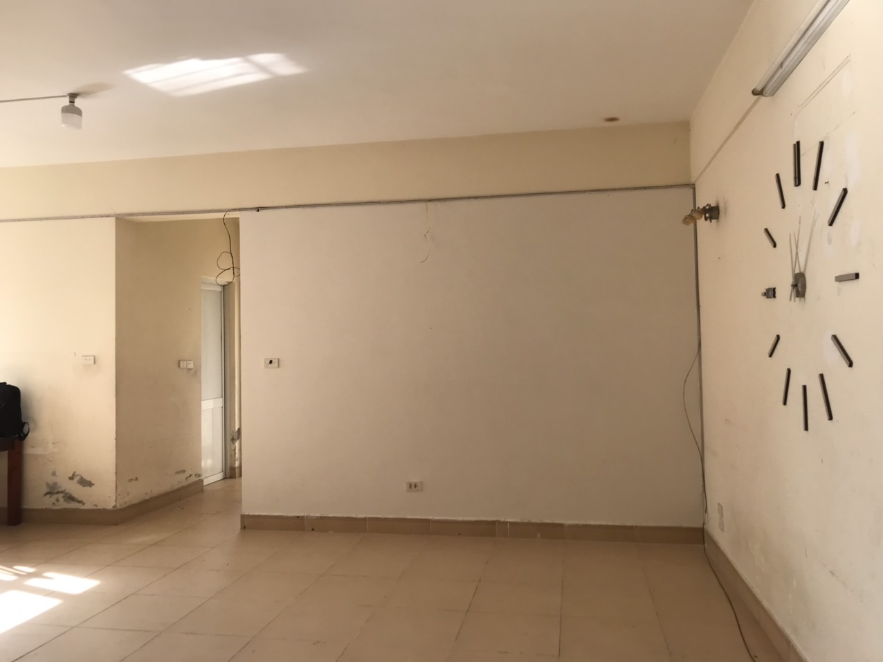 Căn hộ 90m² sở hữu vẻ đẹp đơn giản nhưng vô cùng ấn tượng sau khi cải tạo tại Sài Đồng - Ảnh 5. Căn hộ 90m² sở hữu vẻ đẹp đơn giản nhưng vô cùng ấn tượng sau khi cải tạo tại Sài Đồng - Ảnh 5.