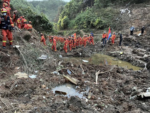 Máy bay chở 132 người rơi ở Trung Quốc: Phút cuối hoảng loạn qua đoạn ghi âm gọi tới được tiết lộ  - Ảnh 2.