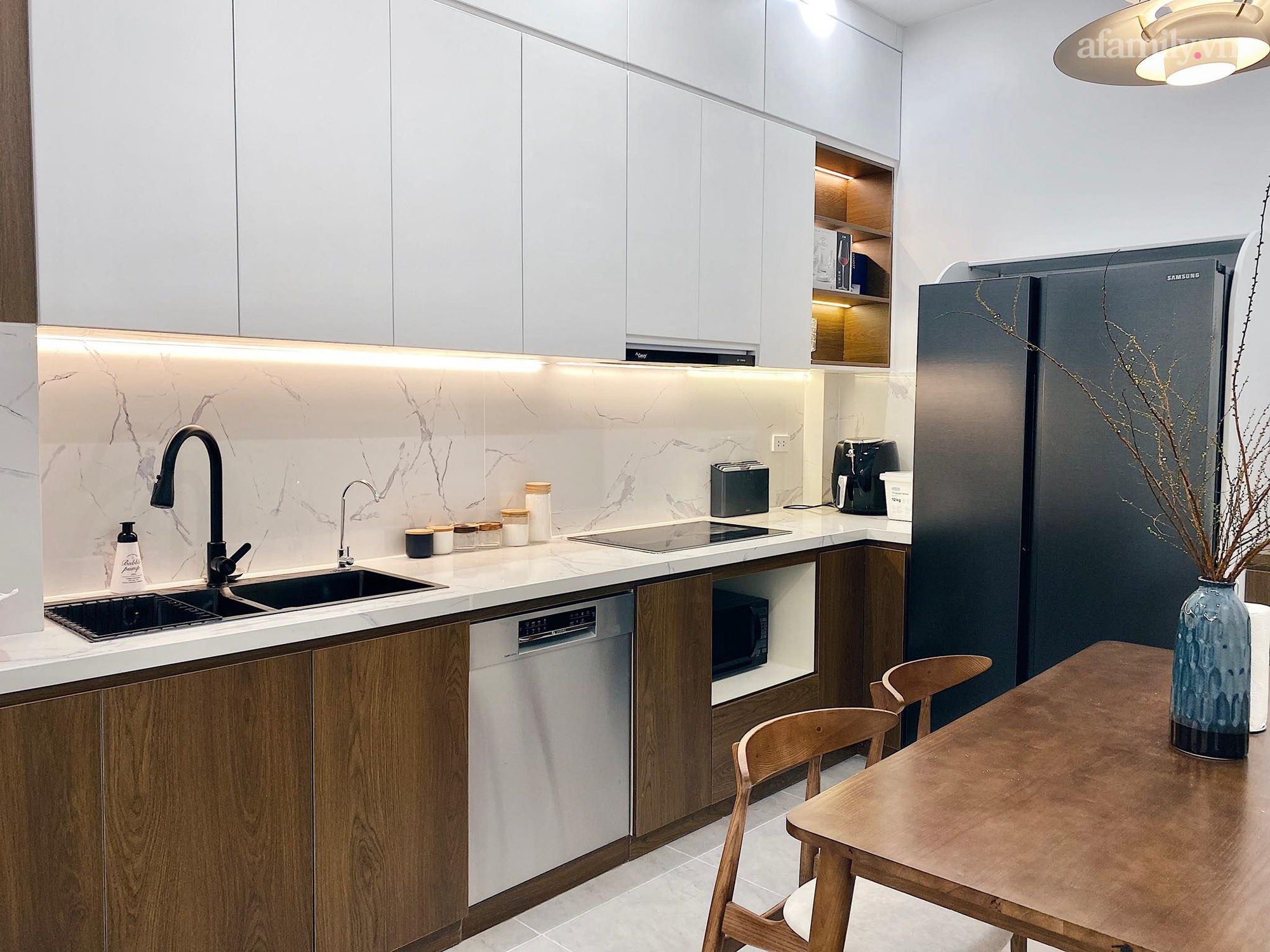 Vợ chồng trẻ ở Hà Nội cải tạo nhà 3 tầng 100m² ví như "vịt hoá thiên nga" ai cũng tấm tắc khen ngợi - Ảnh 11. Vợ chồng trẻ ở Hà Nội cải tạo nhà 3 tầng 100m² ví như "vịt hoá thiên nga" ai cũng tấm tắc khen ngợi - Ảnh 11.