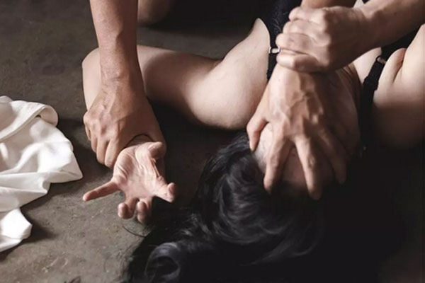 Đang ngủ thấy cả người đau nhói, cô gái mở mắt thì phát hiện cảnh tượng không thể ngờ, chồng nằm bên cạnh cũng phải sốc nặng - Ảnh 1. Đang ngủ thấy cả người đau nhói, cô gái mở mắt thì phát hiện cảnh tượng không thể ngờ, chồng nằm bên cạnh cũng phải sốc nặng - Ảnh 1.