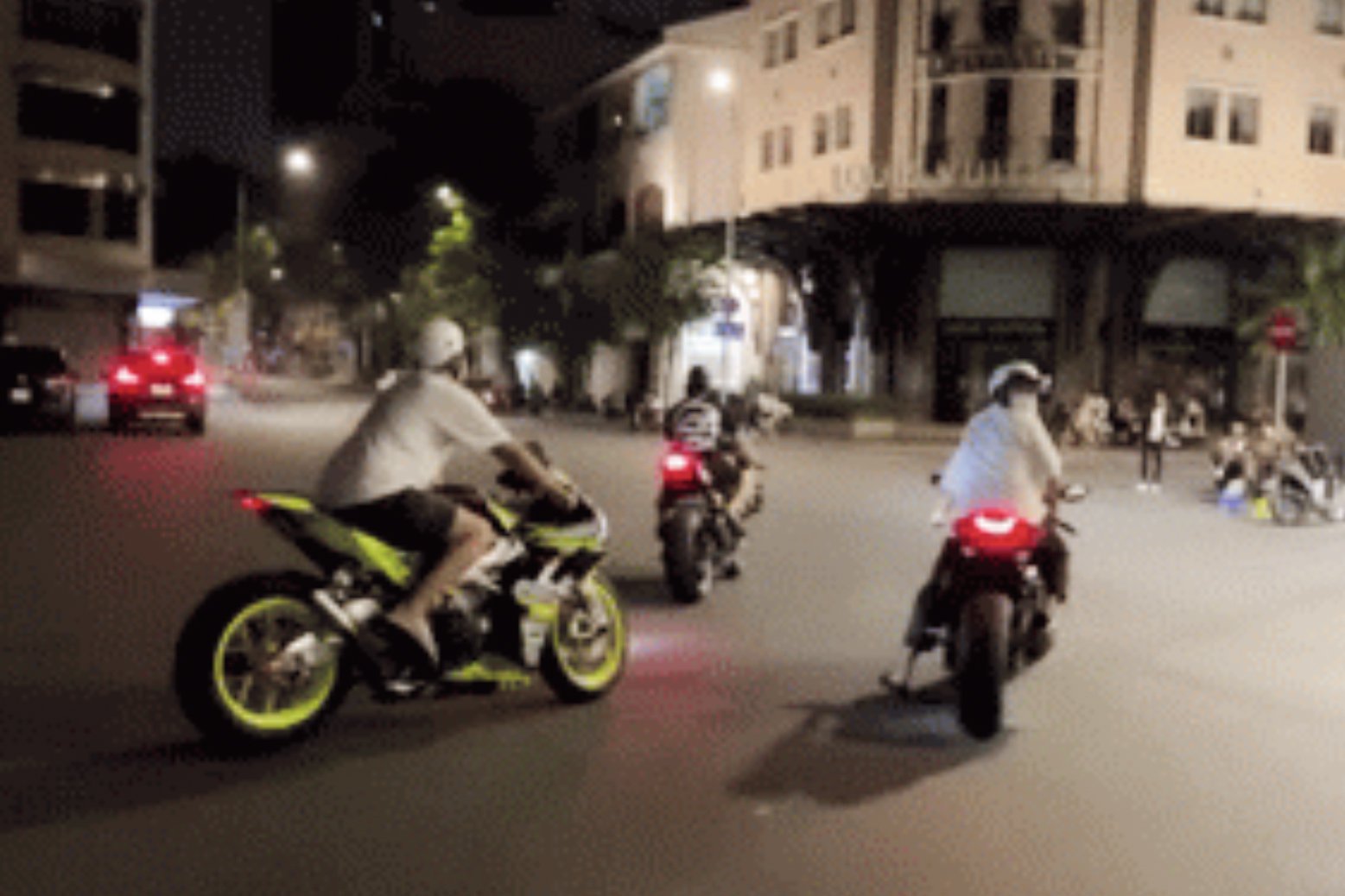 'Ớn lạnh' với hung thần m&ocirc;t&ocirc; ph&acirc;n khối lớn ở TP.HCM - Ảnh 2.