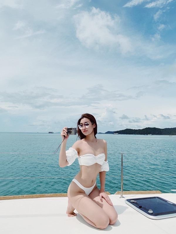 Hoa hậu Đỗ Mỹ Linh diện bikini gợi cảm, đẹp hút mắt - Ảnh 1.