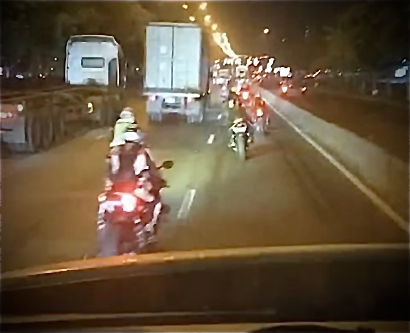 'Ớn lạnh' với hung thần m&ocirc;t&ocirc; ph&acirc;n khối lớn ở TP.HCM - Ảnh 1.