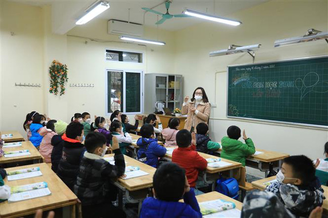 Tin sáng 28/3: Hà Nội cùng loạt tỉnh thành cho học sinh đến trường trực tiếp trở lại;  - Ảnh 2.