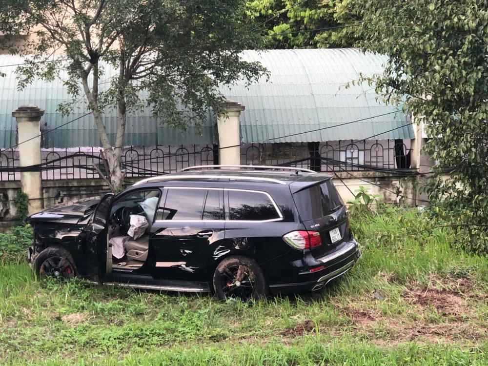 Thông tin mới nhất vụ xe Mercedes &quot;điên&quot; gây tai nạn kinh hoàng, người phụ nữ tử vong đứt lìa chân tay: Clip ghi lại khoảnh khắc ám ảnh - Ảnh 2.