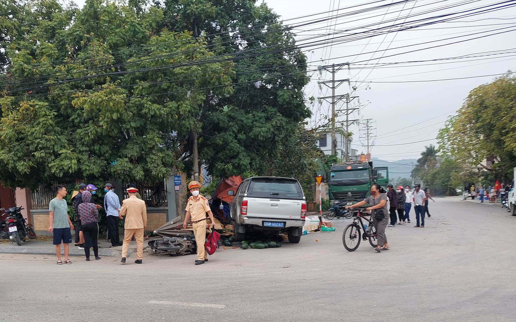 Thanh Hóa: Chở lãnh đạo ra sân bay, xe biển xanh tông chết 2 người