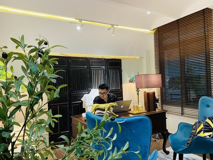 Căn hộ 140m2 mang phong cách Indochine đẹp chất ngất của kiến trúc sư trẻ - Ảnh 1.