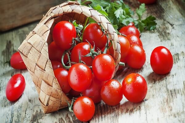 Ai hay ăn cà chua sống nhất định phải biết điều này đề phòng ngộ độc - Ảnh 2.