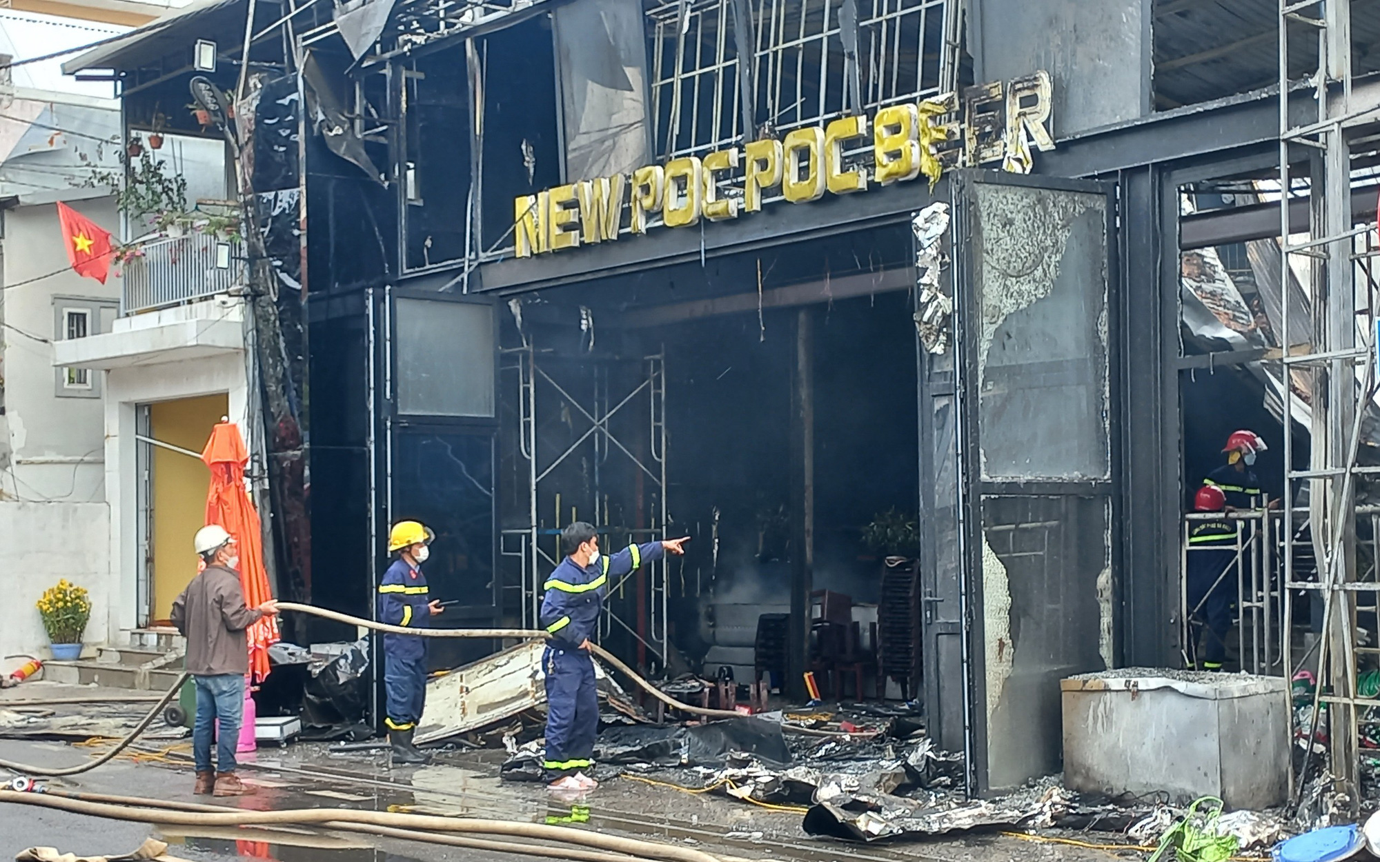 TP Huế: Cháy lớn tại quán New Poc Poc Beer, lửa lan sang nhà dân