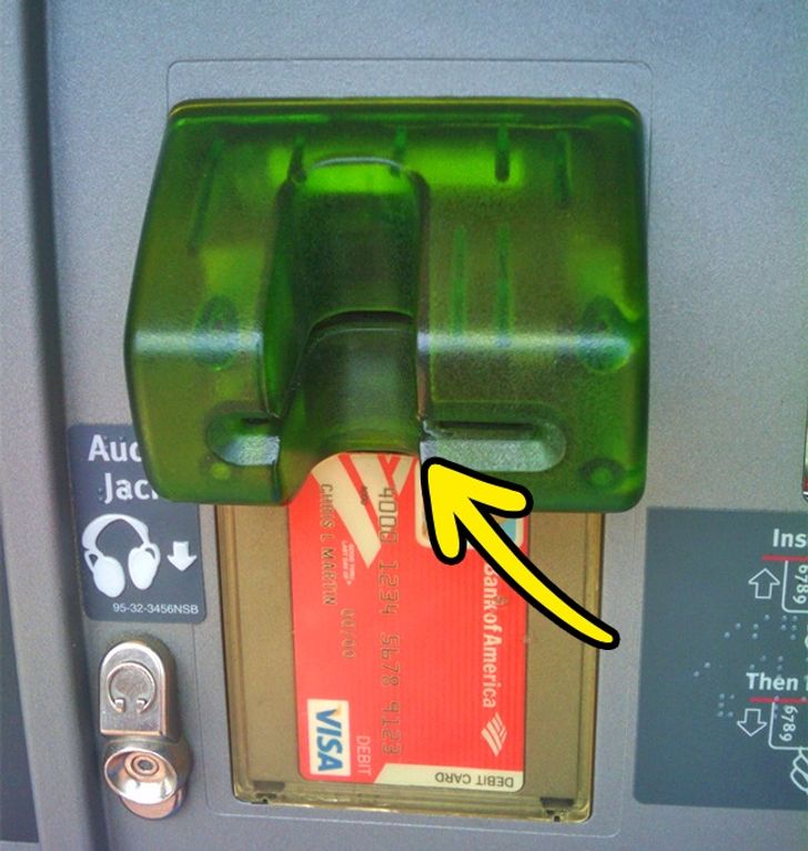 Hacker cướp tiền của bạn từ ATM: Cách nhận biết cây ATM có bị kẻ gian lợi dụng - Ảnh 1.