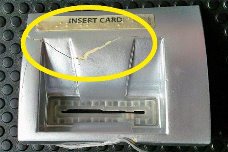 Hacker cướp tiền của bạn từ ATM: Cách nhận biết cây ATM có bị kẻ gian lợi dụng - Ảnh 4.