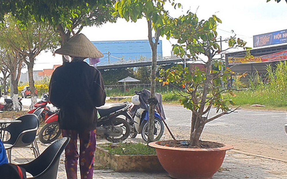 Bé gái bán vé số nghi bị người thân đánh đập dã man ở Cà Mau