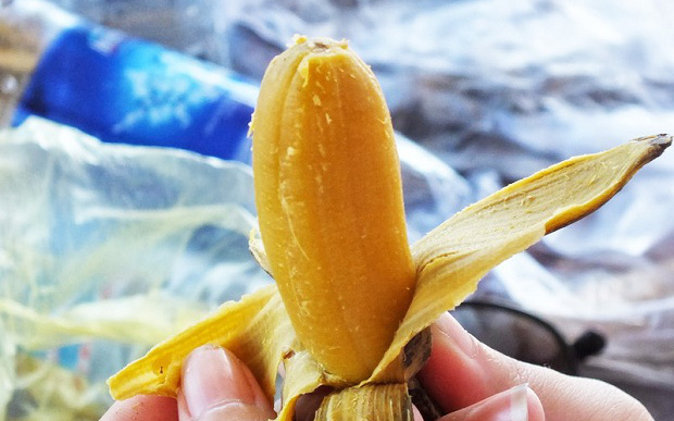 Mang chuối đi luộc v&agrave; ăn trước bữa cơm, sau 1 tuần cơ thể phụ nữ sẽ c&oacute; nhiều thay đổi: Mỡ thừa biến mất, da s&aacute;ng mịn, tốt cho người tiểu đường