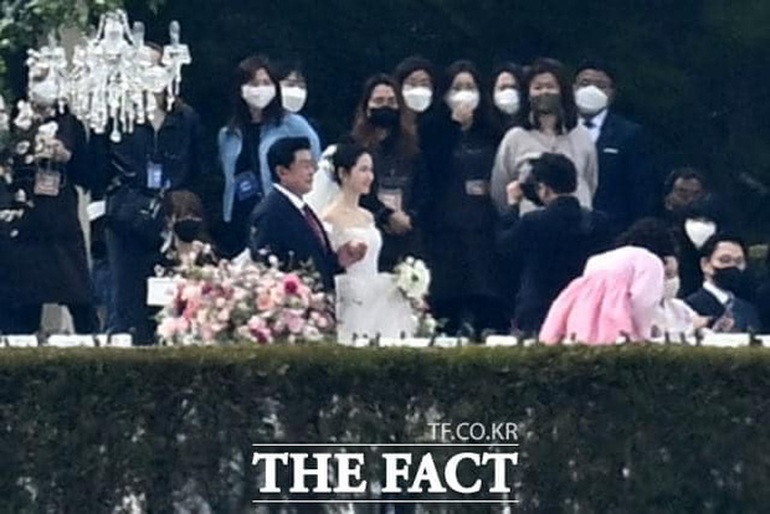 Son Ye Jin khiến công chúng mê mẩn với loạt ảnh diện váy cưới khoe vẻ đẹp  trong sáng thuần khiết ở độ tuổi 20
