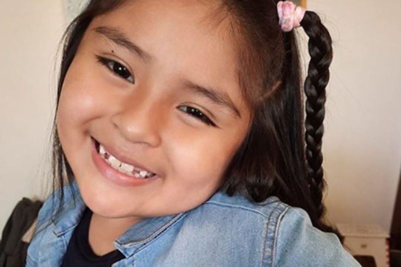Bé gái 8 tuổi chết trong tư thế treo cổ tự tử, cha mẹ đau đớn nhận ra 
