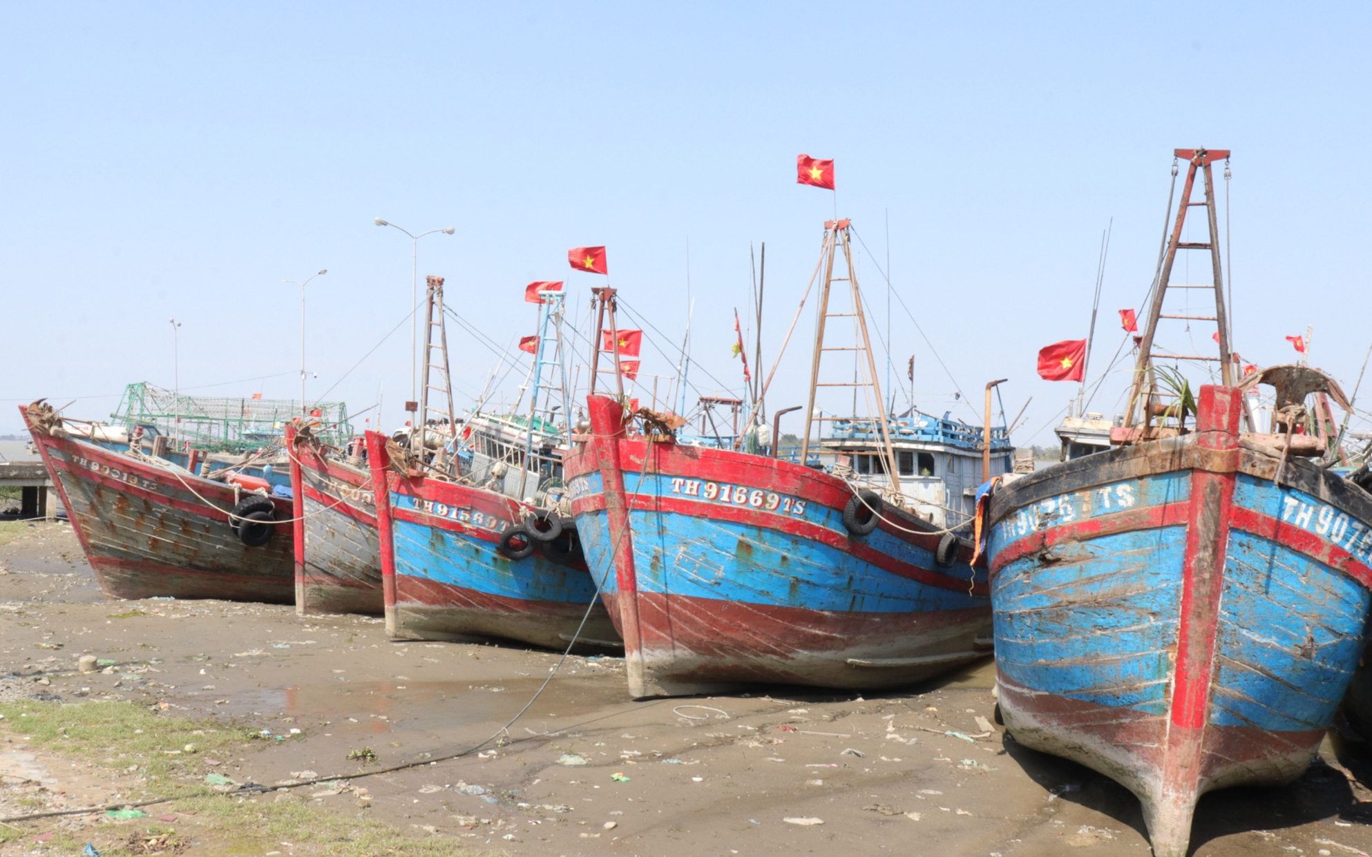 Thanh Hóa: Hàng nghìn tàu cá nằm bờ do giá nhiên liệu tăng