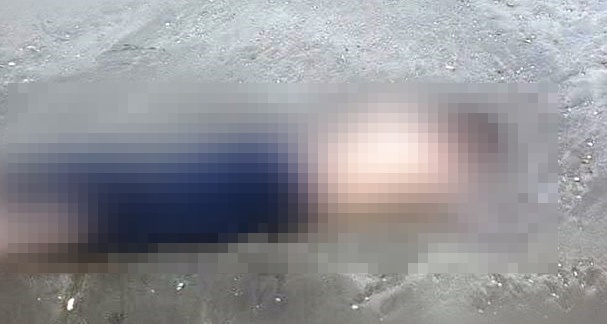 Tá hỏa phát hiện thi thể nam thanh niên trên bãi biển

 - Ảnh 1.