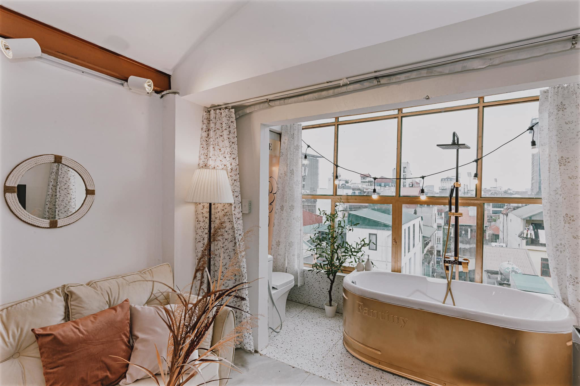 Biến hóa phòng gác mái thành không gian penthouse mini trong 7 ngày - Ảnh 1.