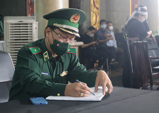 Rưng rưng nước mắt trước những tâm sự trong ngày sinh nhật ông Lê Hòa Bình - Ảnh 5. Rưng rưng nước mắt trước những tâm sự trong ngày sinh nhật ông Lê Hòa Bình - Ảnh 5.