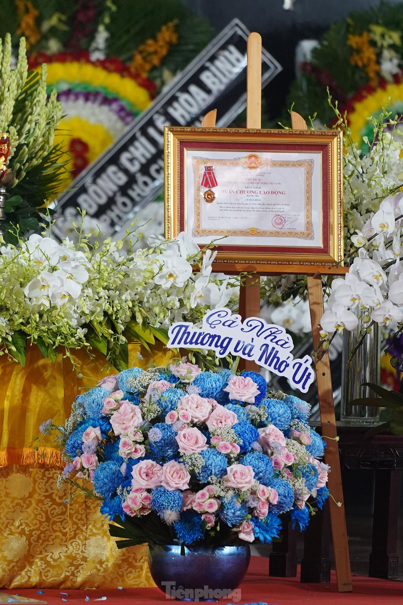 Xót xa vòng hoa mừng sinh nhật bên linh cữu Phó Chủ tịch Thường trực Lê Hoà Bình - Ảnh 5.