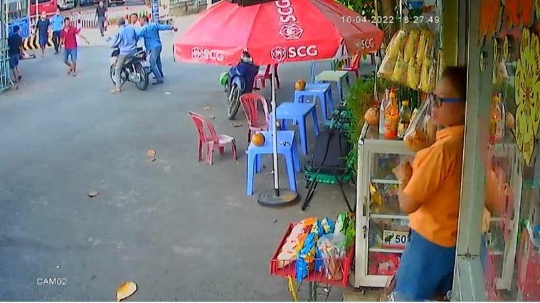 Tài xế xe ôm đâm chết chủ xe khách ở TP.HCM - Ảnh 1. Tài xế xe ôm đâm chết chủ xe khách ở TP.HCM - Ảnh 1.