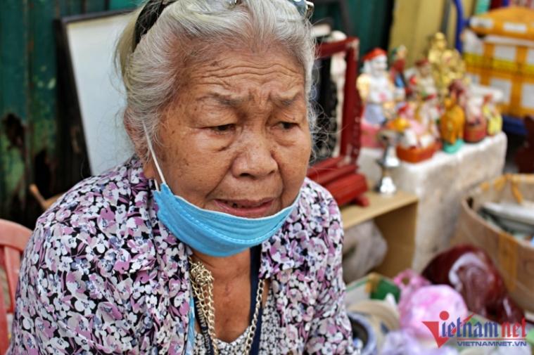 Nợ nần chồng chất, ‘bà trùm’ đồ cổ TP.HCM một thời ra vỉa hè kiếm sống - Ảnh 7.