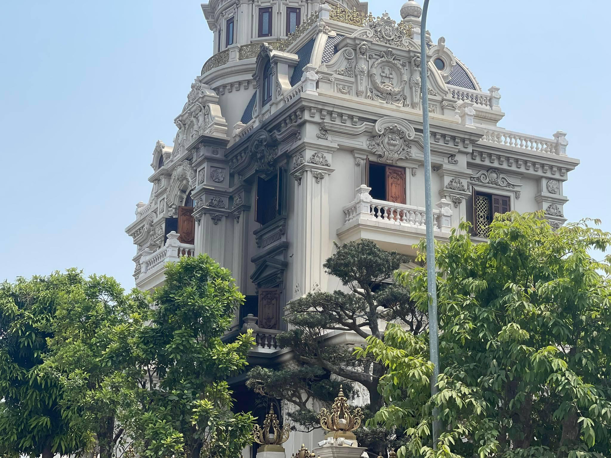 Hiện trường vụ cháy biệt thự sang trọng của đại gia ở Quảng Ninh - Ảnh 3.
