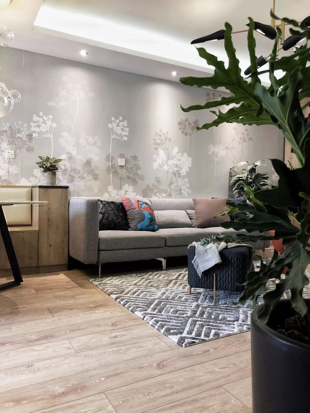 Căn hộ méo mó rộng 99m2 mất 1 năm rưỡi để cải tạo thành không gian vạn người mơ ước - Ảnh 1. Căn hộ méo mó rộng 99m2 mất 1 năm rưỡi để cải tạo thành không gian vạn người mơ ước - Ảnh 1.