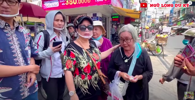 Phận đời cơ cực của cô đào nức tiếng Vbiz: U80 bán vé số mưu sinh, bệnh tật đày đọa, sống tạm bợ trong căn phòng 6m2 - Ảnh 4. Phận đời cơ cực của cô đào nức tiếng Vbiz: U80 bán vé số mưu sinh, bệnh tật đày đọa, sống tạm bợ trong căn phòng 6m2 - Ảnh 4.