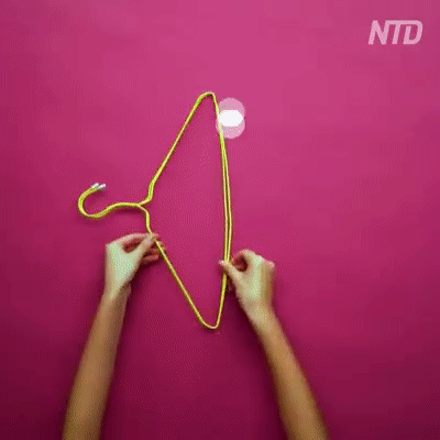Vô số mẹo siêu hay từ móc treo quần áo, bạn không nắm được thì quả là phí! - Ảnh 7. Vô số mẹo siêu hay từ móc treo quần áo, bạn không nắm được thì quả là phí! - Ảnh 7.
