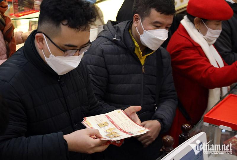 Thực tế kh&ocirc;ng xa: Cuối 2022, v&agrave;ng tăng l&ecirc;n 85 triệu đồng/lượng - Ảnh 1.