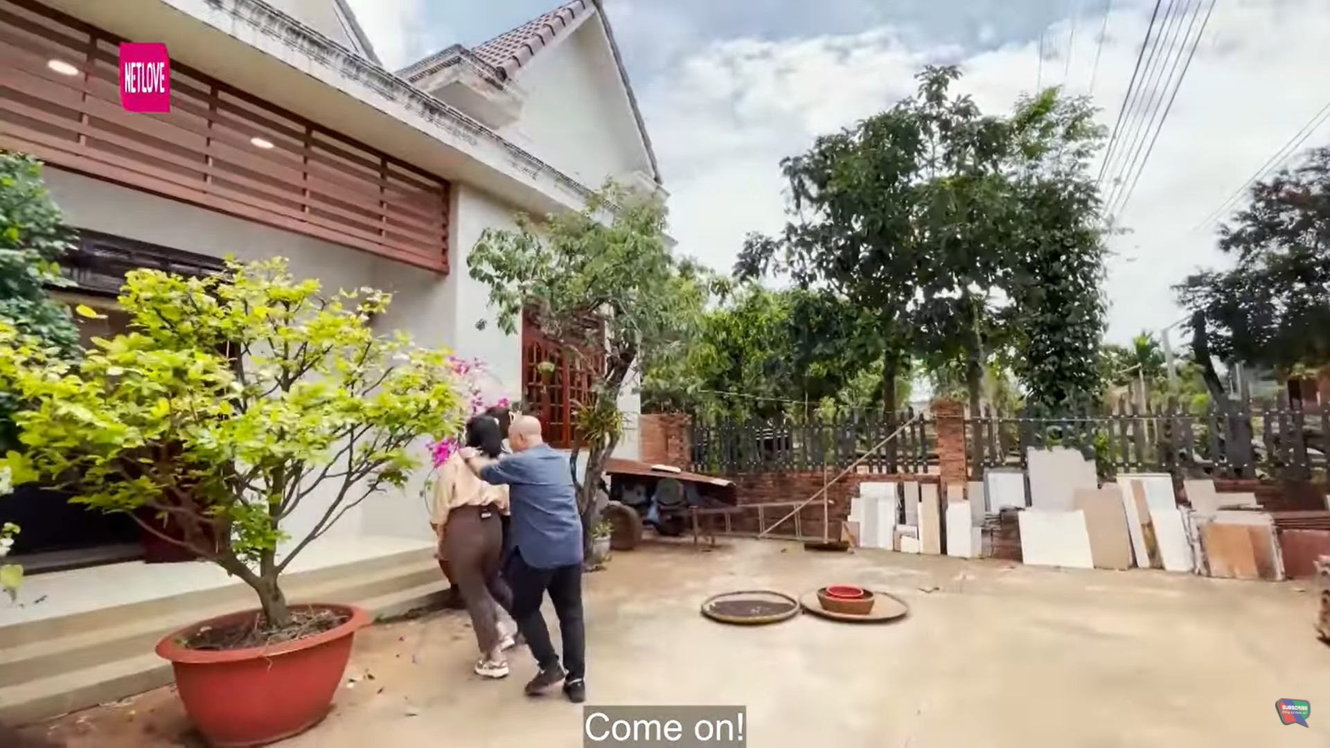 T&ocirc;i bất ngờ khi thấy biệt thự của HHen Ni&ecirc; qu&aacute; bề thế, sang trọng - Ảnh 1.