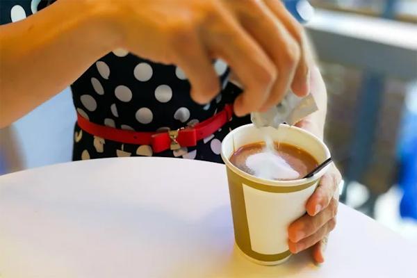 Thói quen khi uống cà phê tăng nguy cơ ung thư - Ảnh 1.