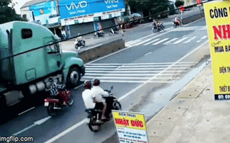 Người phụ nữ gặp nạn khiến tất cả thất kinh, camera an ninh đ&atilde; "tố" một sự thật kh&aacute;c - Ảnh 1.