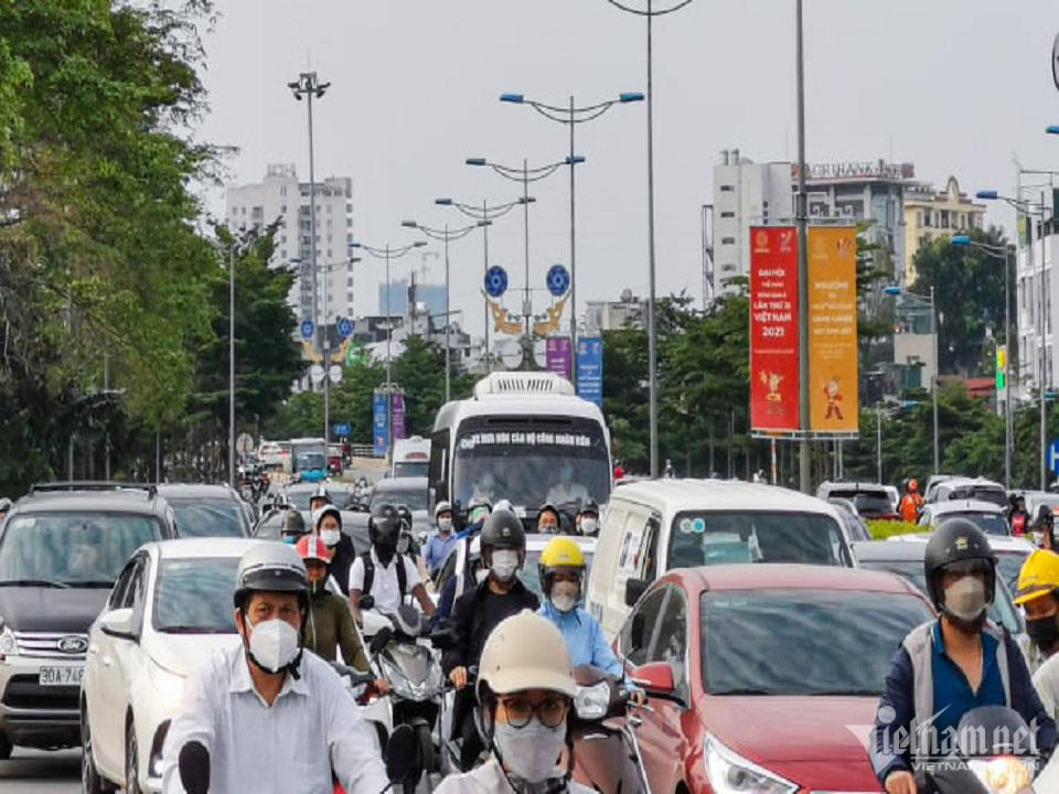 Mô tô phân khối lớn va chạm với xe máy, 1 người tử vong ở Hà Nội - Ảnh 6.
