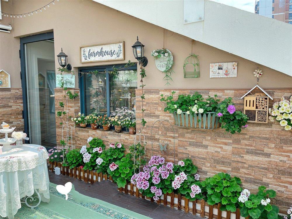 Khu vườn sân thượng chỉ rộng 20m² nhưng khiến chị em thành phố “đỏ mắt ghen tị” bởi khung cảnh quá đỗi bình yên, thơ mộng - Ảnh 3. Khu vườn sân thượng chỉ rộng 20m² nhưng khiến chị em thành phố “đỏ mắt ghen tị” bởi khung cảnh quá đỗi bình yên, thơ mộng - Ảnh 3.