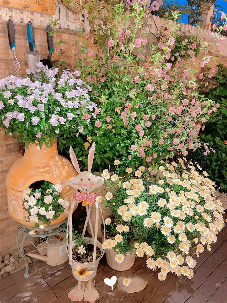 Khu vườn sân thượng chỉ rộng 20m² nhưng khiến chị em thành phố “đỏ mắt ghen tị” bởi khung cảnh quá đỗi bình yên, thơ mộng - Ảnh 24. Khu vườn sân thượng chỉ rộng 20m² nhưng khiến chị em thành phố “đỏ mắt ghen tị” bởi khung cảnh quá đỗi bình yên, thơ mộng - Ảnh 24.