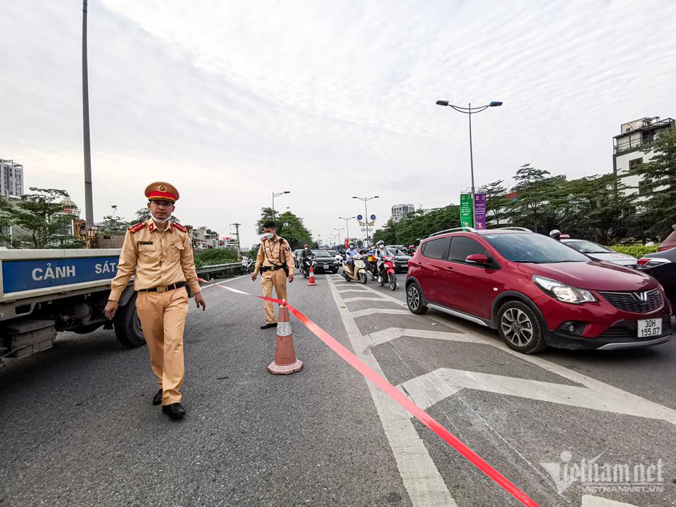 Mô tô phân khối lớn va chạm với xe máy, 1 người tử vong ở Hà Nội - Ảnh 5.