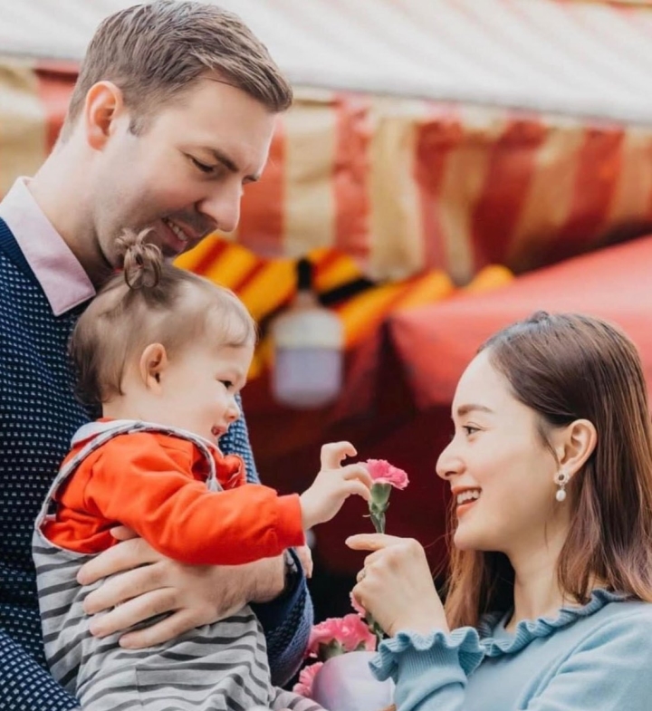 Sao Việt viên mãn bên chồng ngoại quốc: Lan Phương  tình sử yêu toàn người nước ngoài và 'cú chốt' là ông xã người Anh cao 2m - Ảnh 4.