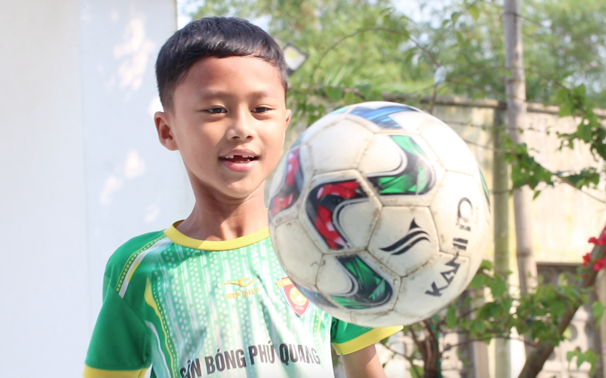 Gặp cậu bé 8 tuổi tâng bóng 2.800 lần khiến David Beckham phải thốt lên kinh ngạc - Ảnh 6. Gặp cậu bé 8 tuổi tâng bóng 2.800 lần khiến David Beckham phải thốt lên kinh ngạc - Ảnh 6.