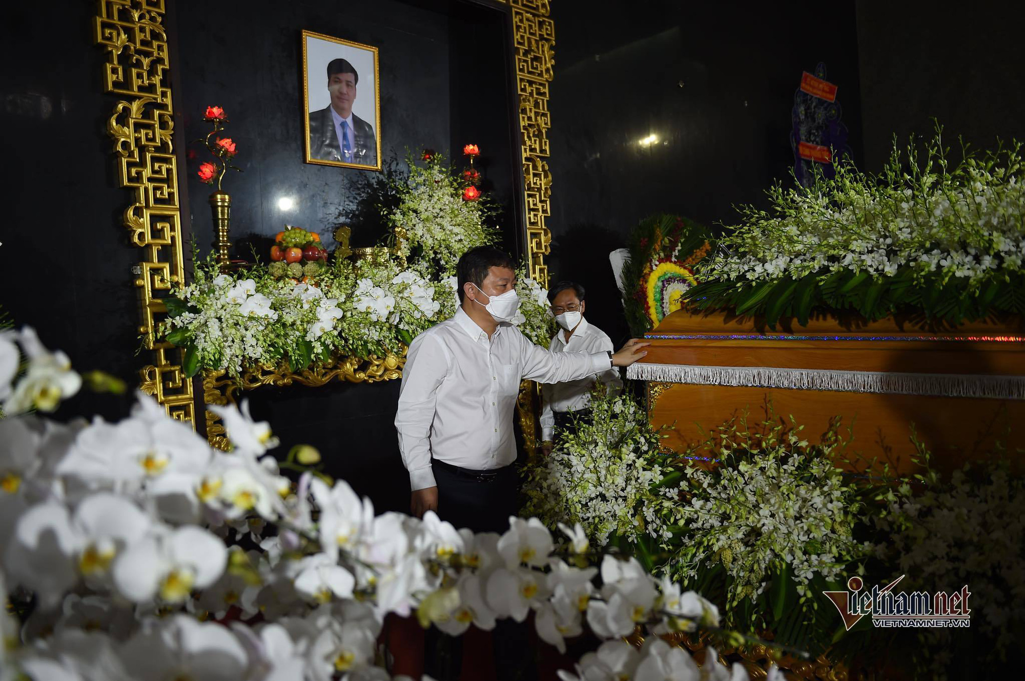 Tiễn đưa ông Lê Hòa Bình, Phó chủ tịch UBND TP.HCM về nơi an nghỉ cuối cùng - Ảnh 8. Tiễn đưa ông Lê Hòa Bình, Phó chủ tịch UBND TP.HCM về nơi an nghỉ cuối cùng - Ảnh 8.