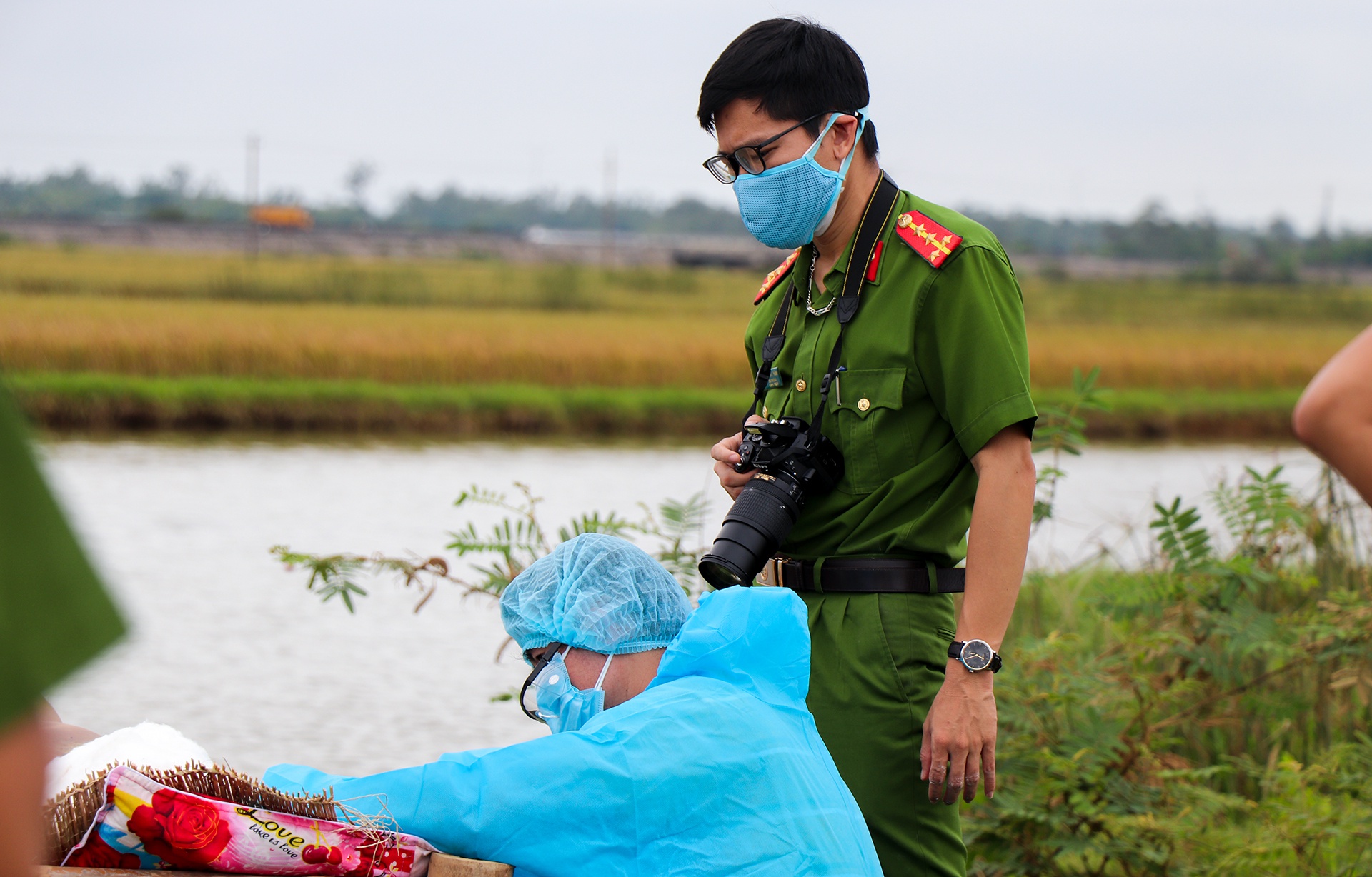 Con gái khóc nghẹn khi thấy cha tử vong trong tư thế trói tay chân - Ảnh 8.