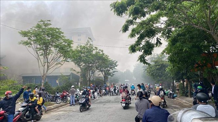 Cháy tại Trường Du lịch Huế, hàng trăm cán bộ và sinh viên hốt hoảng tháo chạy - Ảnh 2.