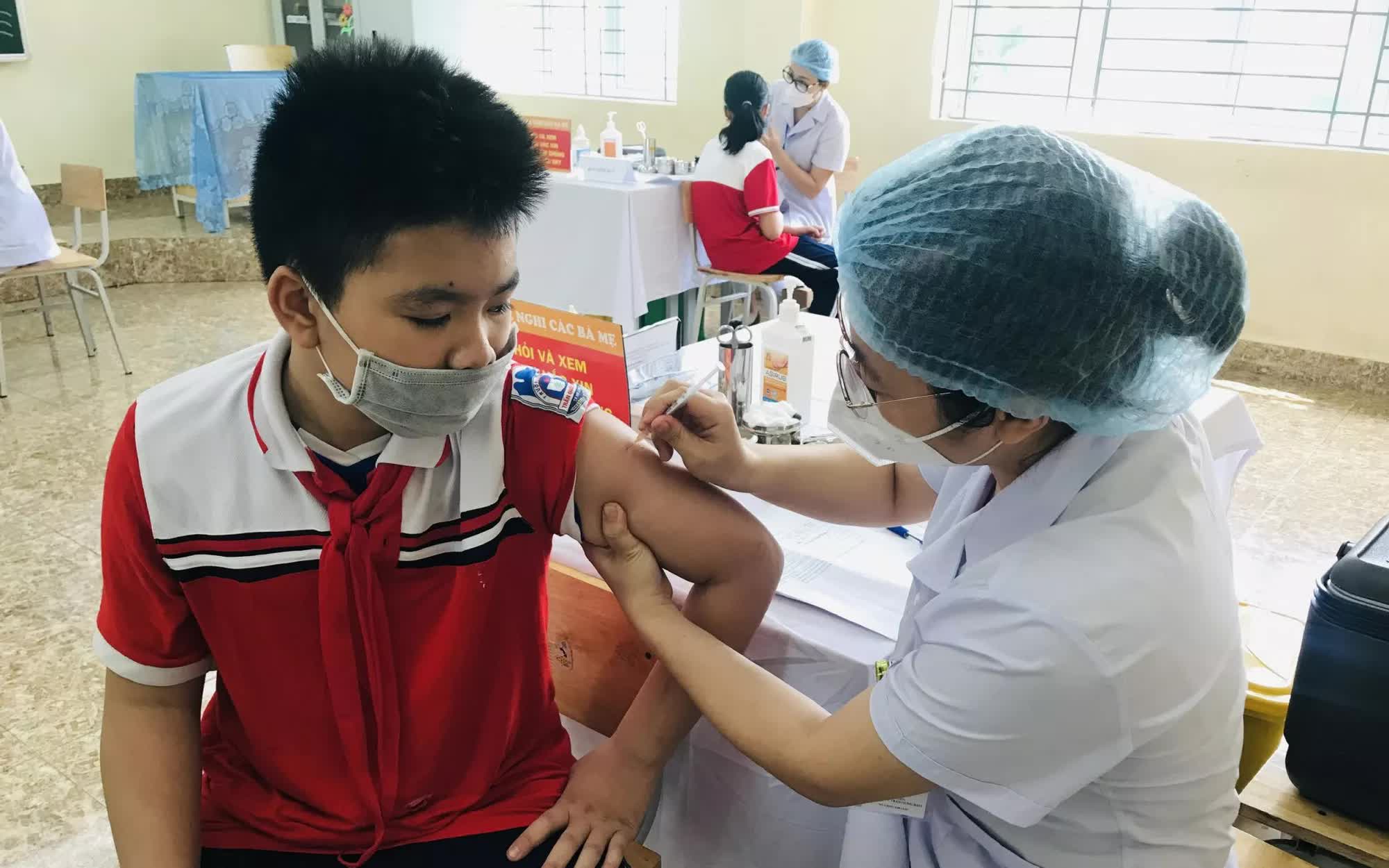 Chiều 21/4: Việt Nam tiếp nhận 239,2 triệu liều vaccine phòng COVID-19, tiêm hơn 210,5 triệu mũi