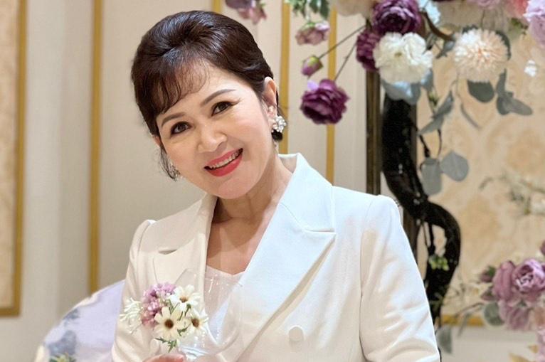 NSND Minh Hòa U60: Lên chức mẹ chồng, tự làm giám đốc kiêm nhân viên