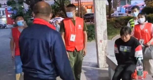 Cô gái bỏ nhà đến sống ở nghĩa trang suốt 4 năm để trốn hôn nhân sắp đặt - Ảnh 2.