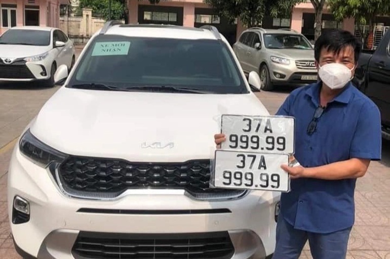 "Xe cỏ" bốc tr&uacute;ng biển VIP, chủ xe sướng rơn như "vớ được v&agrave;ng" - Ảnh 3.